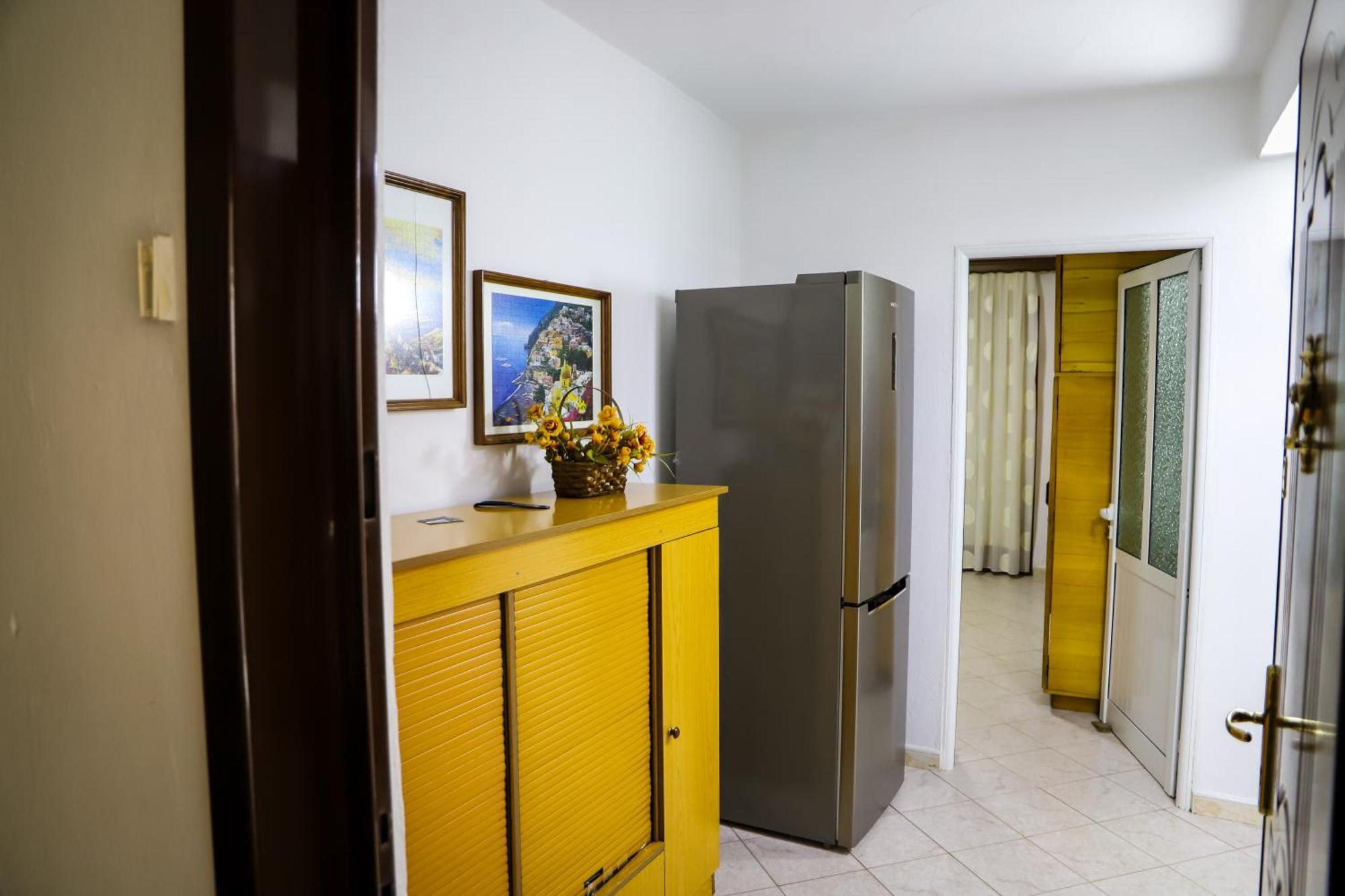 Lola'S Apartament Lägenhet Berat Exteriör bild