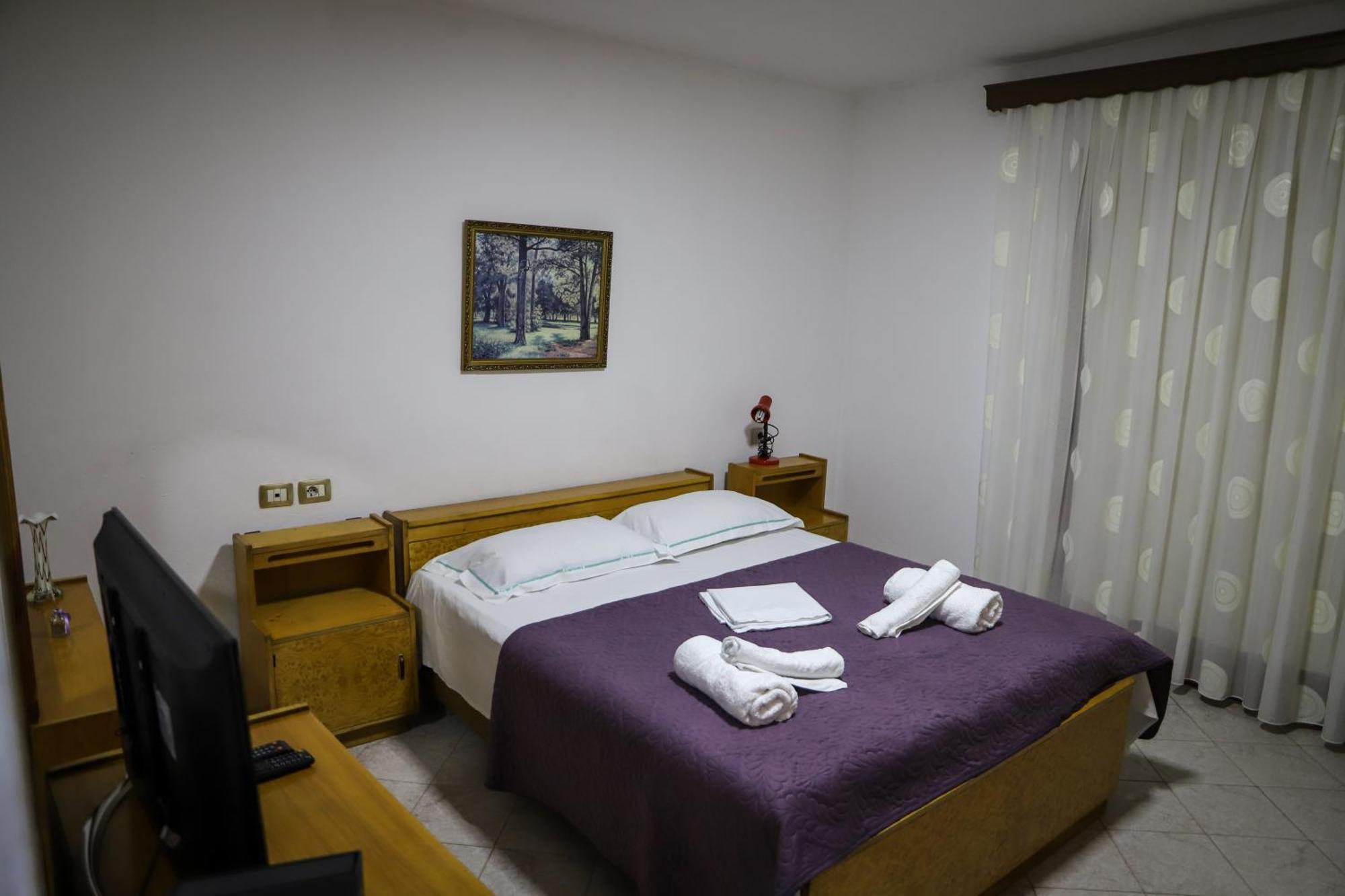 Lola'S Apartament Lägenhet Berat Exteriör bild