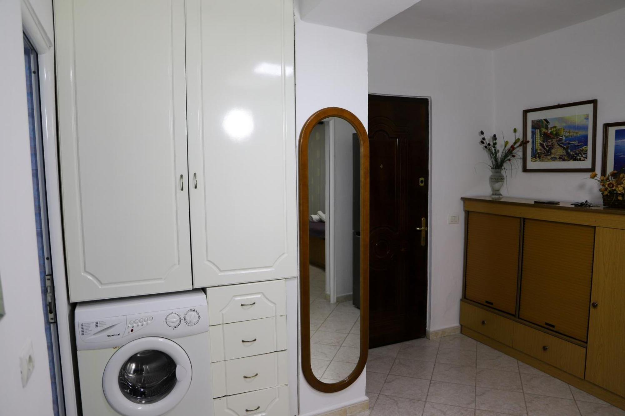 Lola'S Apartament Lägenhet Berat Exteriör bild