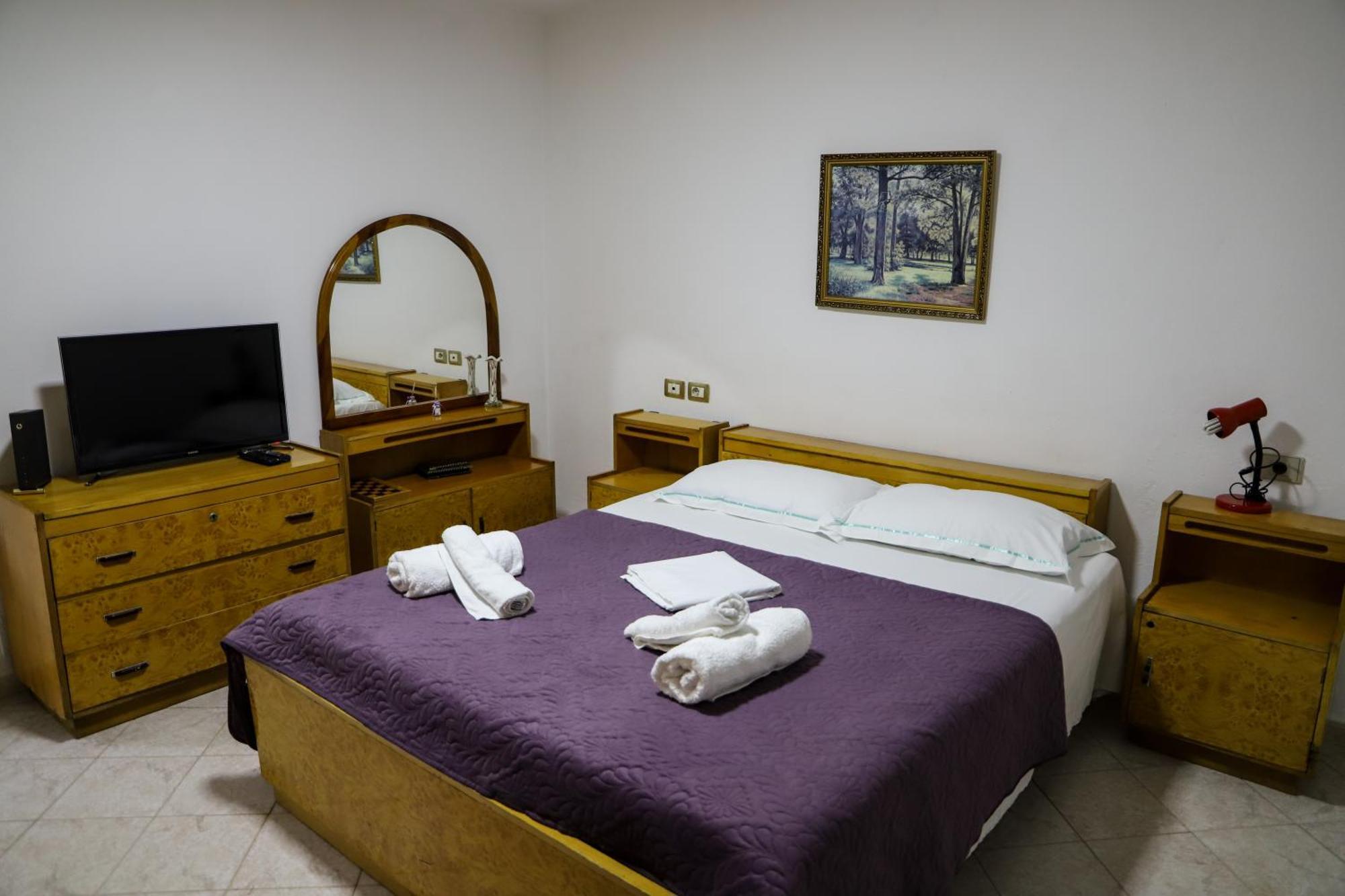 Lola'S Apartament Lägenhet Berat Exteriör bild